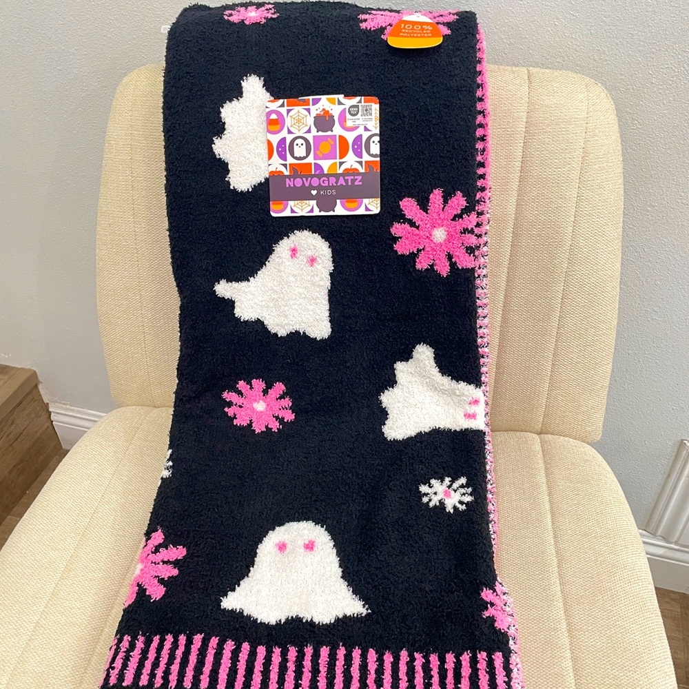 NEW Novogratz Halloween Pink Black Ghost w/ Flowers‎ Throw Blanket Hippie Floral